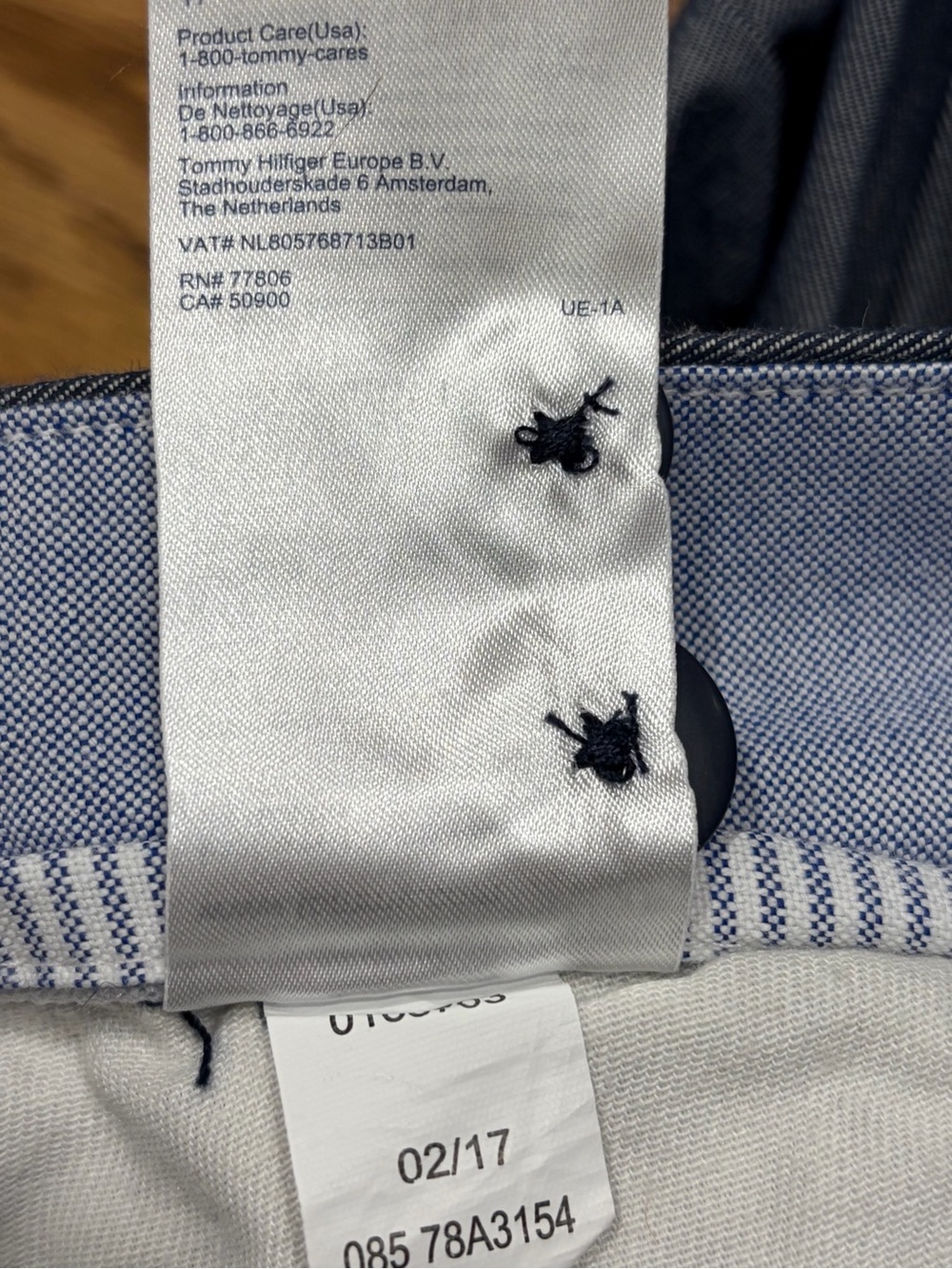 Tommy Hilfiger 9" Bluish Gray Flat Front 100% Cotton Chino Shorts (32) - Picture 5 of 9